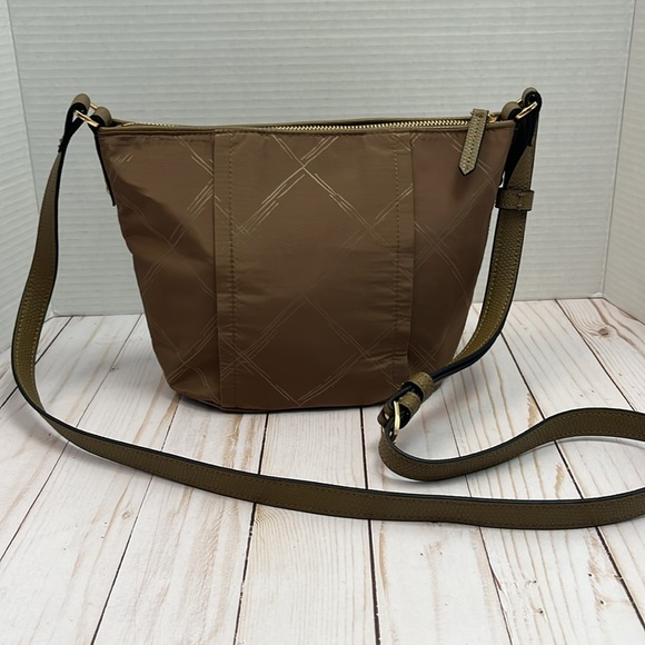 Vera Bradley Preppy Poly crossbody. Brownish color. Adjustable strap. Like new - Picture 2 of 6